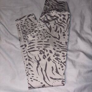 Stylish Gray Patterned Leggings